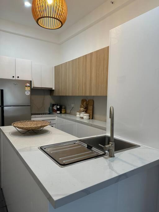 Apartment Holidayrento Beachfront Building On Bondi Sydney